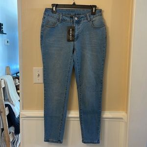 NWT SHEIN SXY jeans women’s size Large (14” waist 25” inseam) very stretchy 🌟